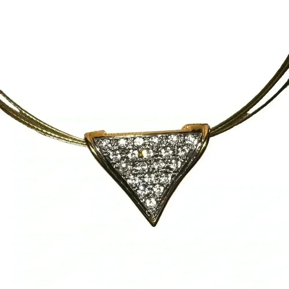 Elegant Gold Triangle Pendant Necklace - Picture 3 of 8